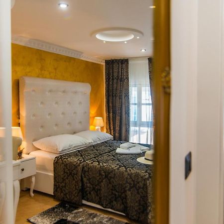 Bella Natka Bed And Breakfast Ровин Екстериор снимка