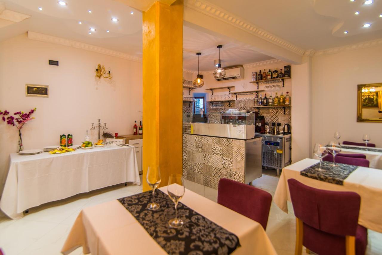 Bella Natka Bed And Breakfast Ровин Екстериор снимка