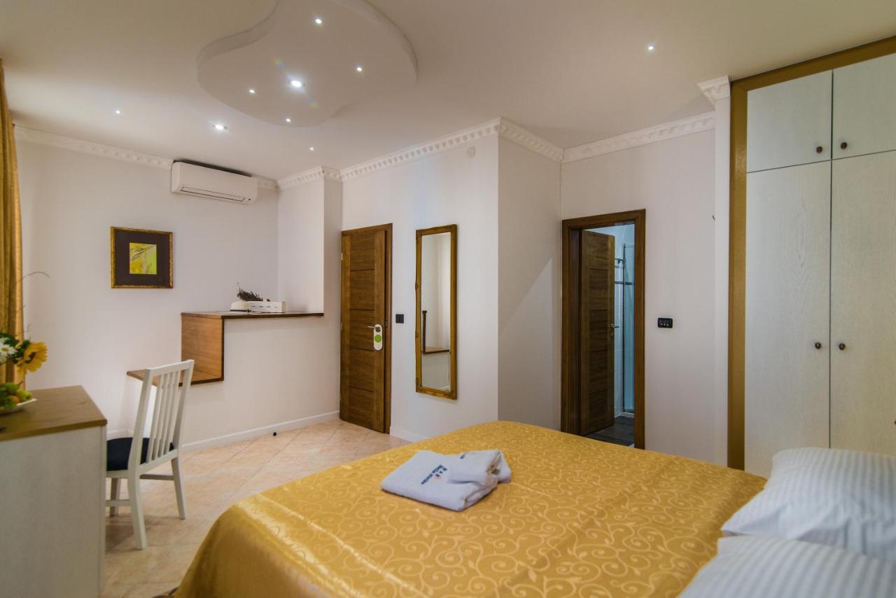 Bella Natka Bed And Breakfast Ровин Екстериор снимка
