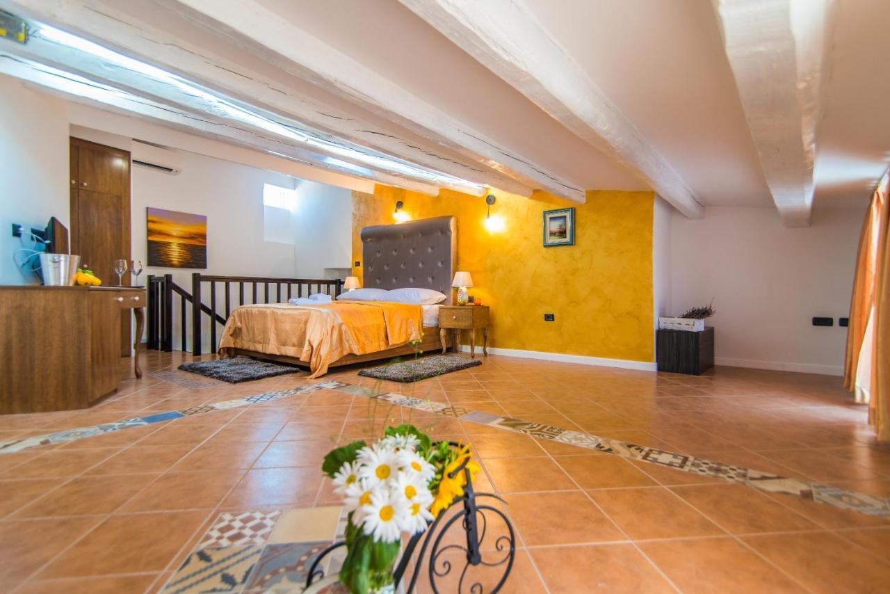 Bella Natka Bed And Breakfast Ровин Екстериор снимка