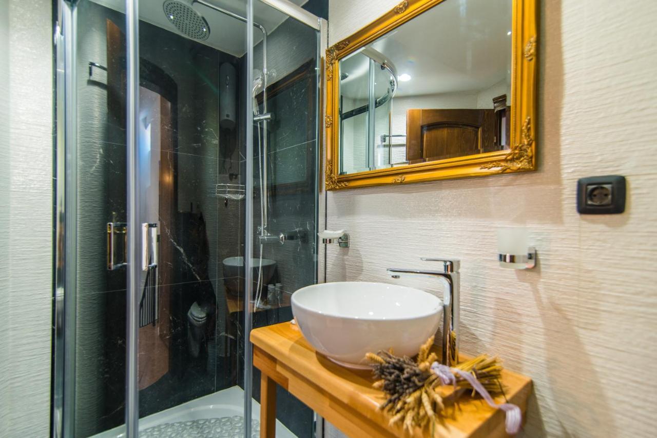 Bella Natka Bed And Breakfast Ровин Екстериор снимка