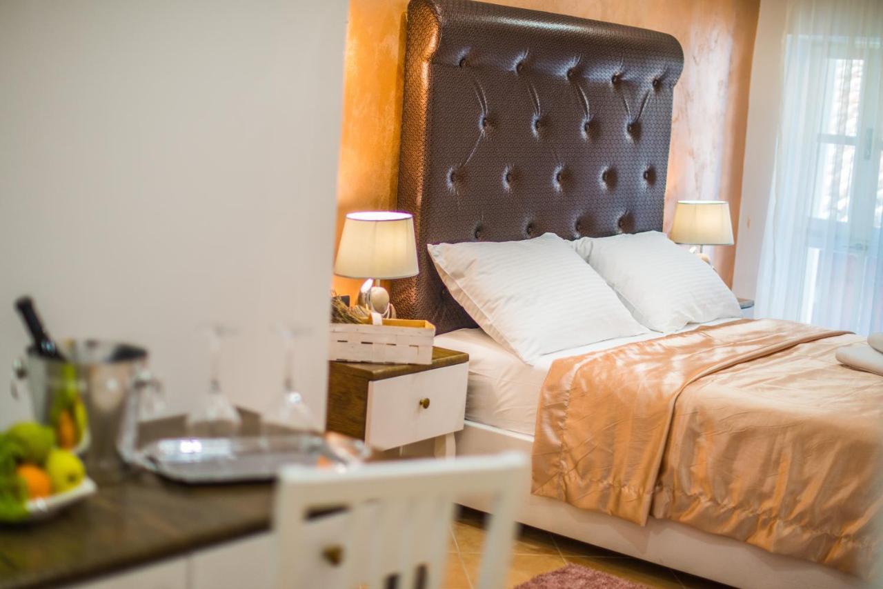 Bella Natka Bed And Breakfast Ровин Екстериор снимка