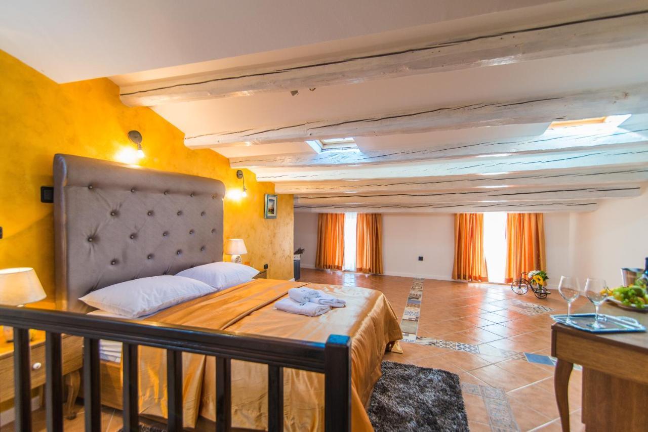 Bella Natka Bed And Breakfast Ровин Екстериор снимка