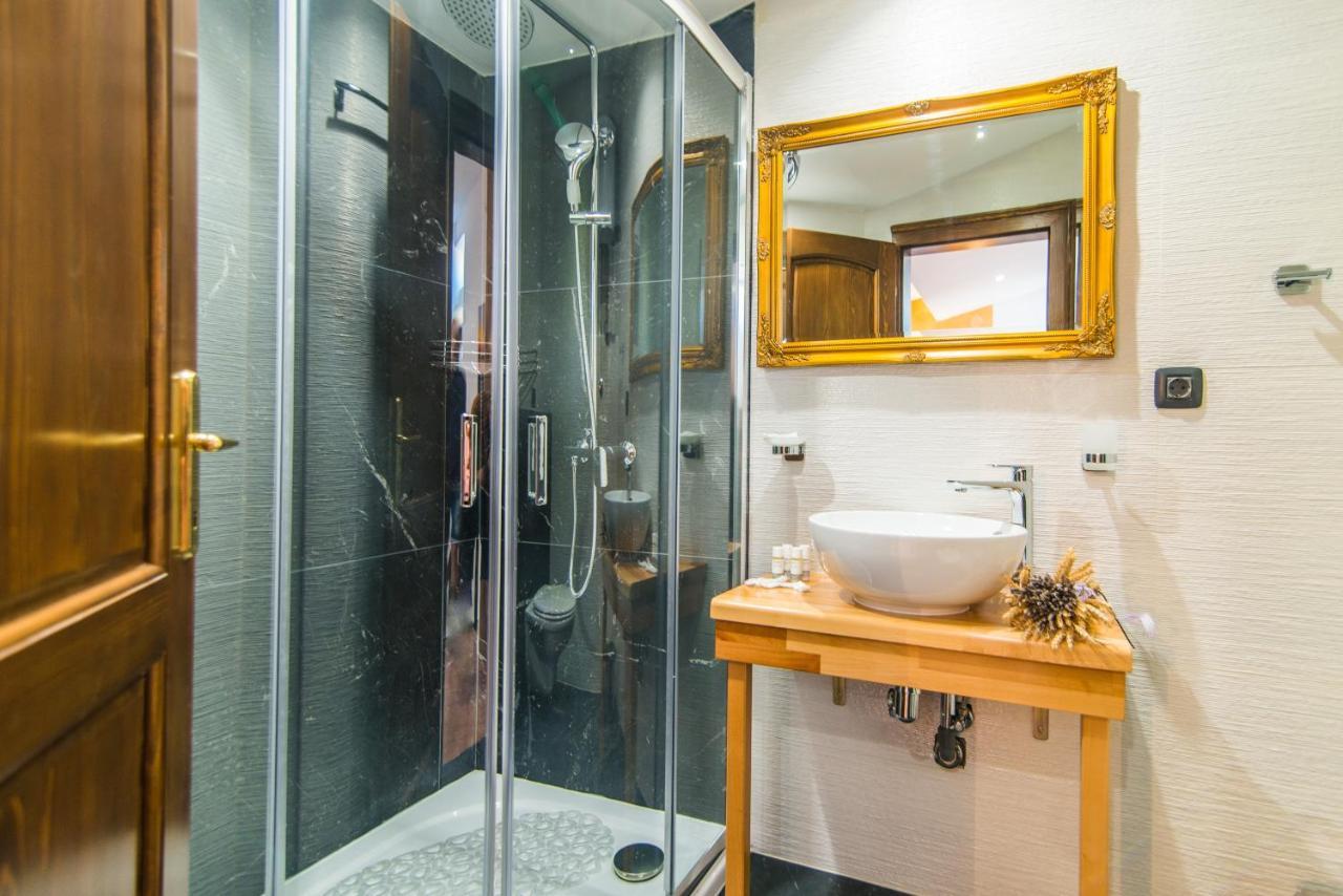 Bella Natka Bed And Breakfast Ровин Екстериор снимка