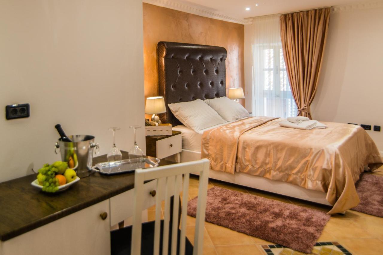 Bella Natka Bed And Breakfast Ровин Екстериор снимка