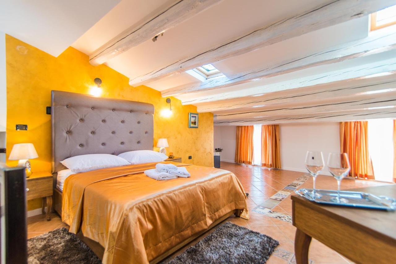 Bella Natka Bed And Breakfast Ровин Екстериор снимка