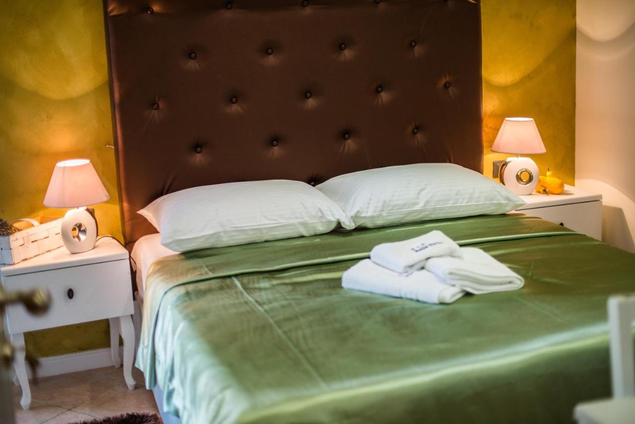 Bella Natka Bed And Breakfast Ровин Екстериор снимка